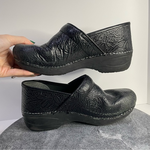 Dansko Black Tooled Leather Slip On Clogs Professional 39 - Picture 7 of 11